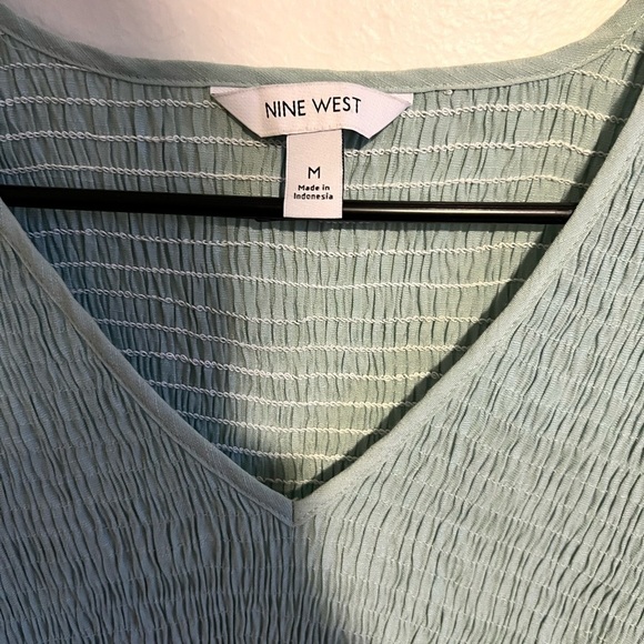 Nine West Ruched Puffed Sleeve Top Size M - Picture 2 of 4